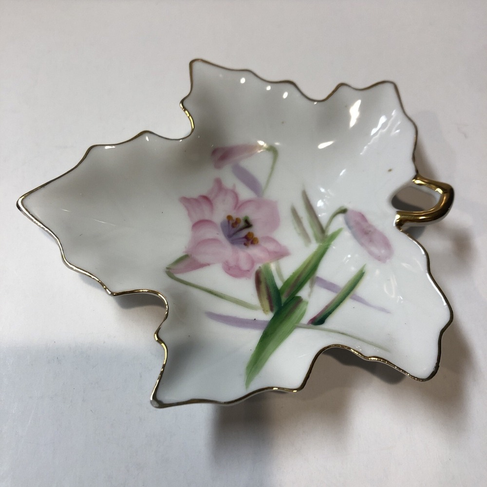 OCCUPIED JAPAN Floral Patterned Leaf Shaped Trinket Dish Gold Accents (4x3.75")